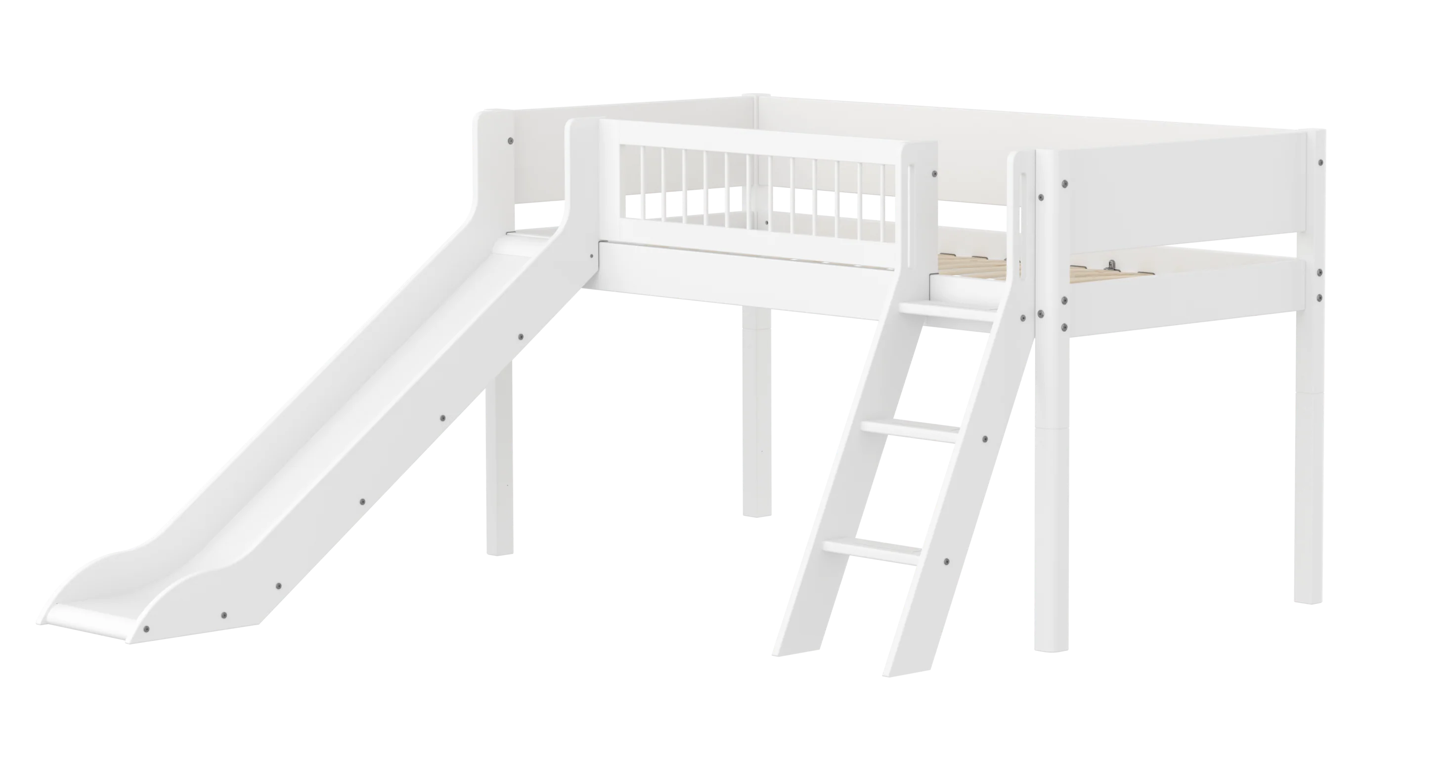 FLEXA WHITE Halvhøj seng 120 cm med rutchebane, skrå stige og crossbar sengehest 90x200 cm - Hvid